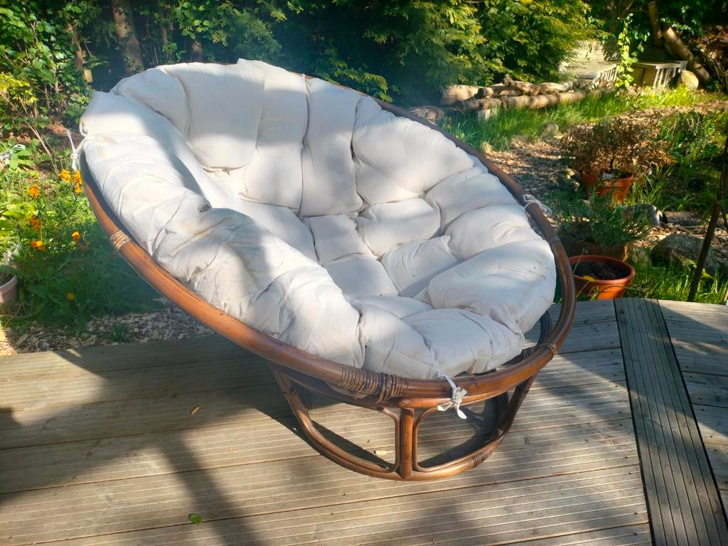 Bamboe lounge stoel met wit kussen, Huis en Inrichting, Stoelen, Gebruikt, Bruin, Stof, Eén