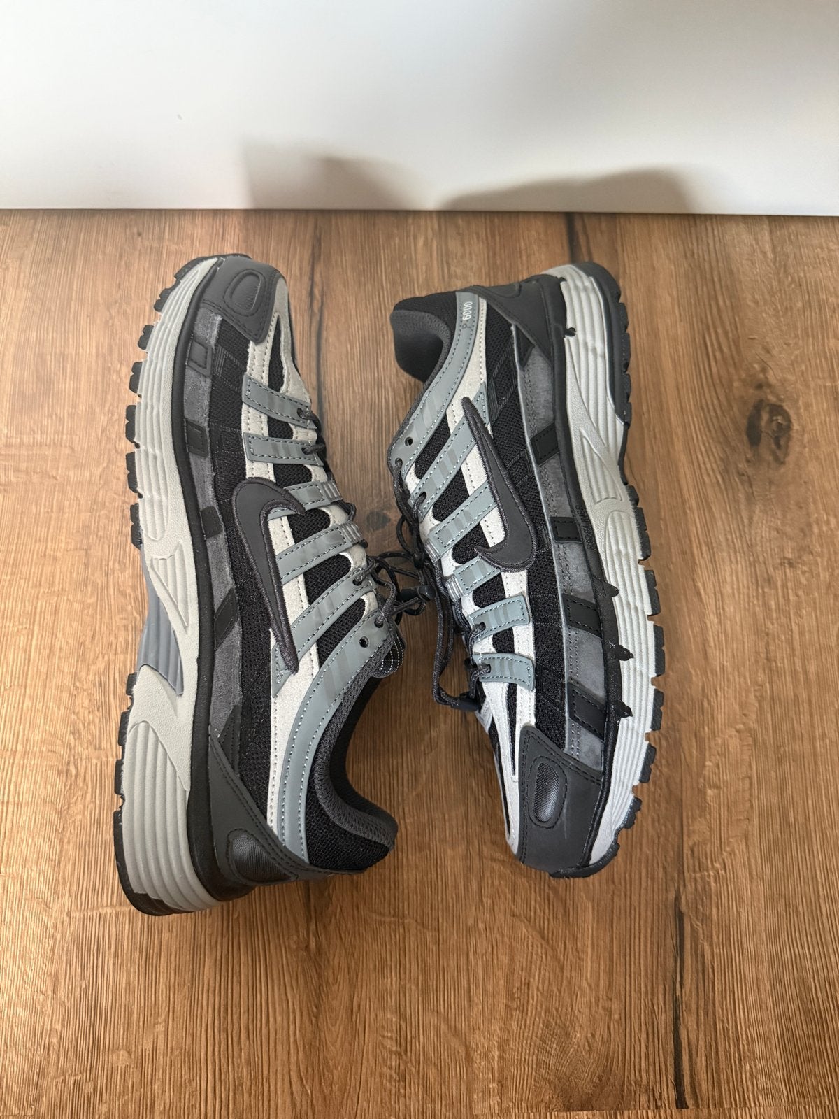 Nike P-6000 sneakers maat 42 - Carbon Grey/Black, Ophalen of Verzenden, Nieuw, Overige kleuren, Sneakers of Gympen