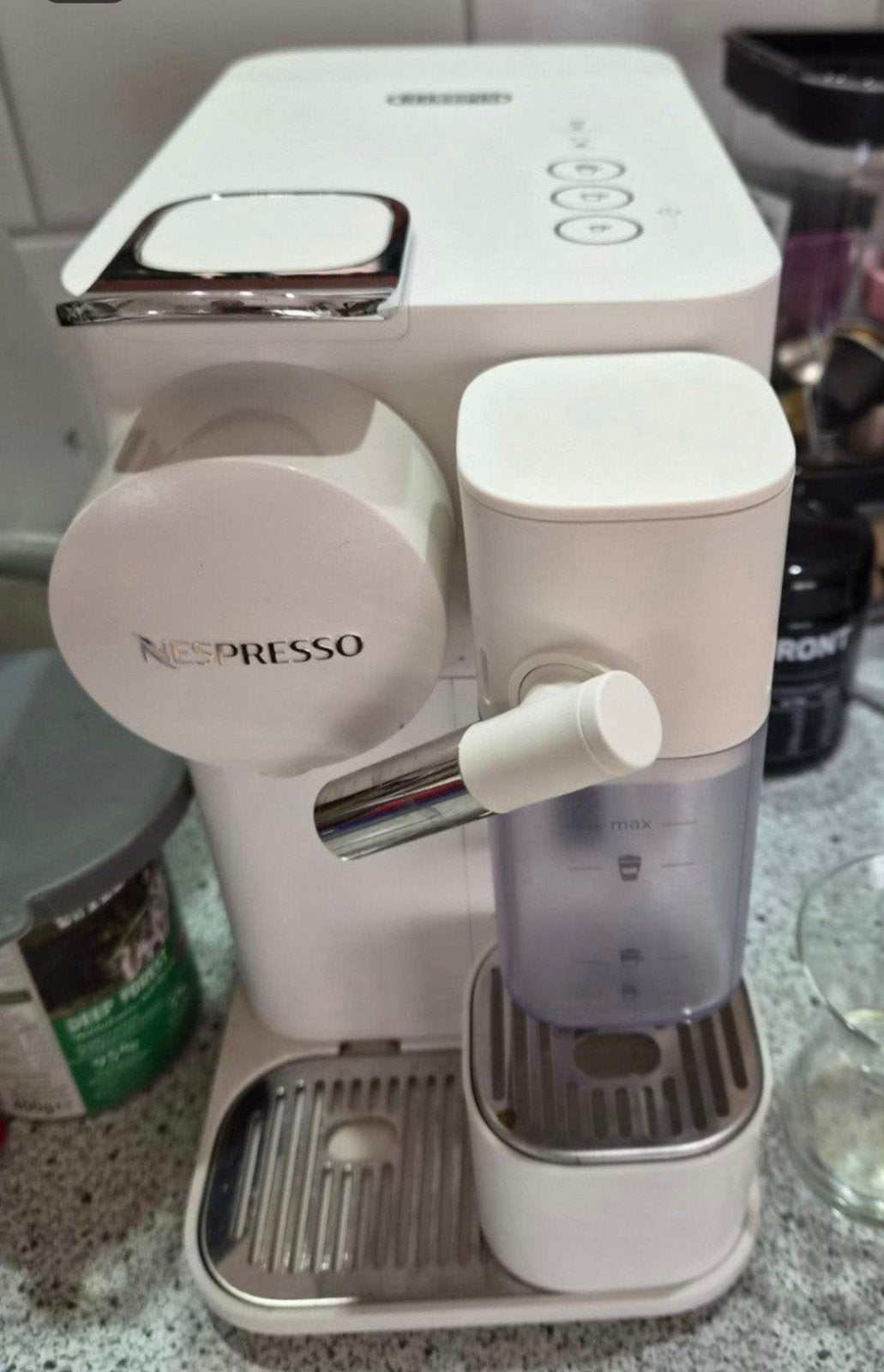 Nespresso Latissima wit. Zo goed als nieuw, Koffiemachine, Ophalen of Verzenden, Zo goed als nieuw, Koffiepads en cups