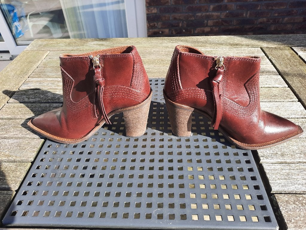 Enkellaarsjes van leer, Hugo Boss, maat 37, Bruin, Lage of Enkellaarzen, Ophalen of Verzenden, Zo goed als nieuw