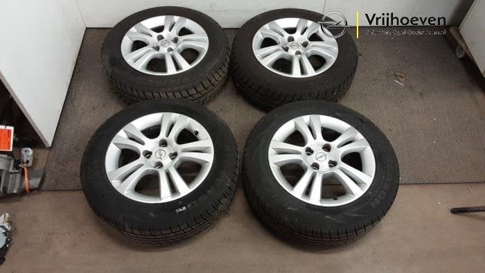 Velgen set + banden van een Opel Corsa (Corsa D 07-), Gebruikt, -, -, Ophalen of Verzenden