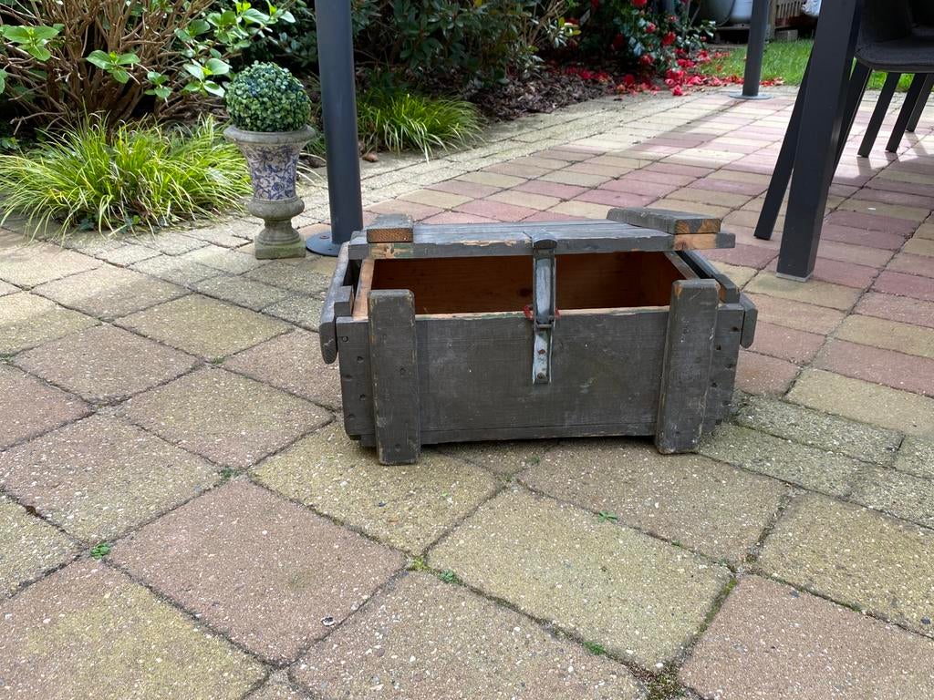 Leger munitie kist, Ophalen, Landmacht, Nederland, Kist of Geocache