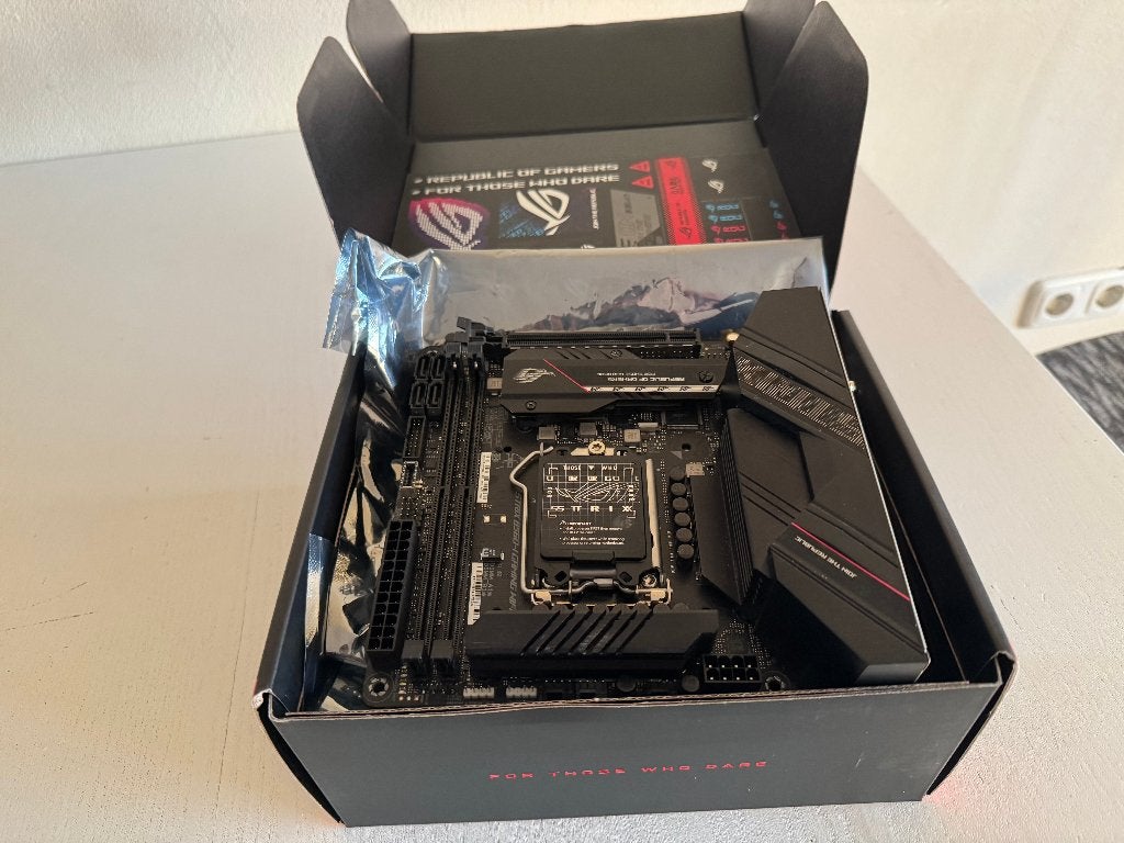 Asus Rog Strix Z690i Gaming Wifi, LGA 1700, Gebruikt, Ophalen of Verzenden, Mini-ITX