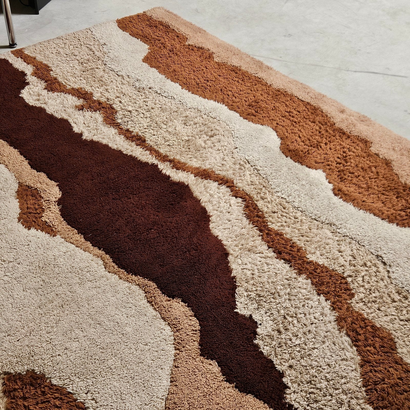 Vintage groot vloerkleed jaren '70, aardetinten, Japandi, Gebruikt, Bruin, 200 cm of meer