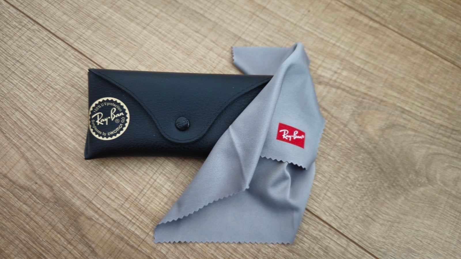 Rayban hoesje, Sieraden, Tassen en Uiterlijk, Zonnebrillen en Brillen | Heren, Ophalen of Verzenden, Zo goed als nieuw, Zwart