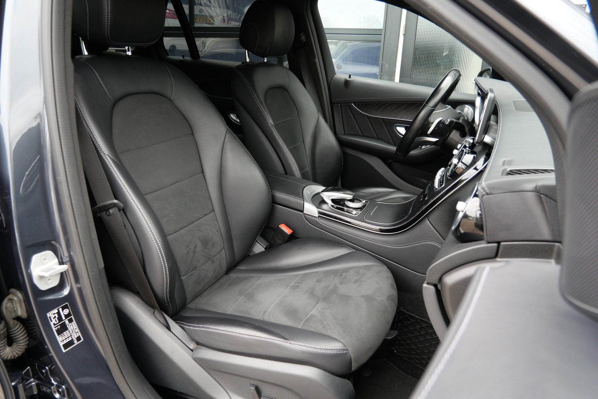 Mercedes-Benz GLC 250 4MATIC Edition 1 | Carplay | Trekhaak, Auto's, Gebruikt, 4 cilinders, Automatische klimaatregeling, Vierwielaandrijving