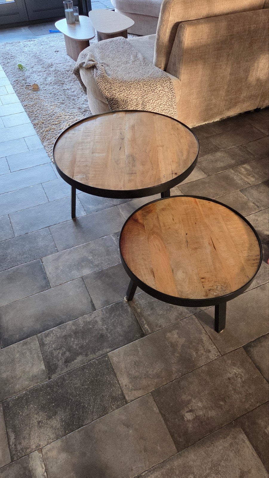 Set van 2 ronde salontafels - Mangohout en metaal, Huis en Inrichting, 45 tot 60 cm, Rond, Industrieel, Modern, Zo goed als nieuw