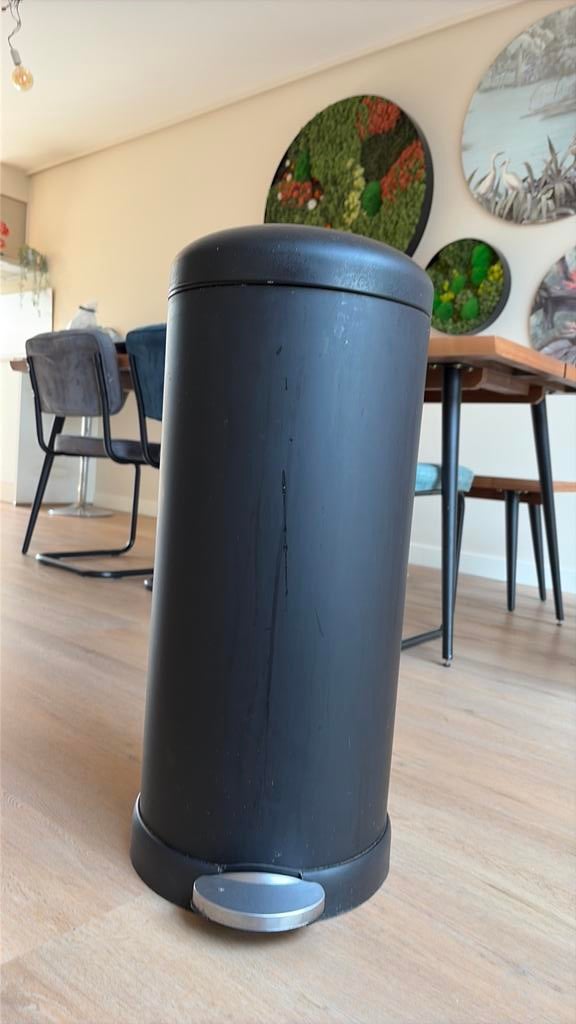 Pedaalemmer zwart 60L, Huis en Inrichting, Woonaccessoires | Prullenbakken, Ophalen of Verzenden, Zo goed als nieuw, Metaal, Minder dan 50 cm
