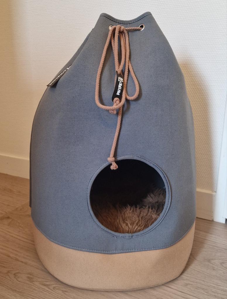 Mooie District 70 CASA kattenmand, grijs met cognac, Dieren en Toebehoren, Kattenmanden, Ophalen of Verzenden, Zo goed als nieuw