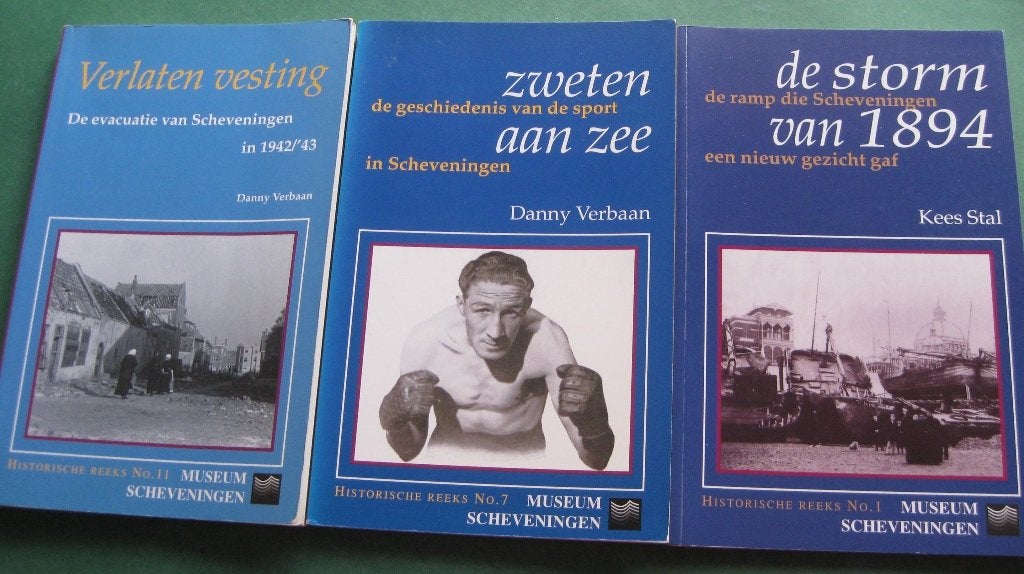 3 boeken geschiedenis Scheveningen, Boeken, Ophalen of Verzenden, 20e eeuw of later, Zo goed als nieuw