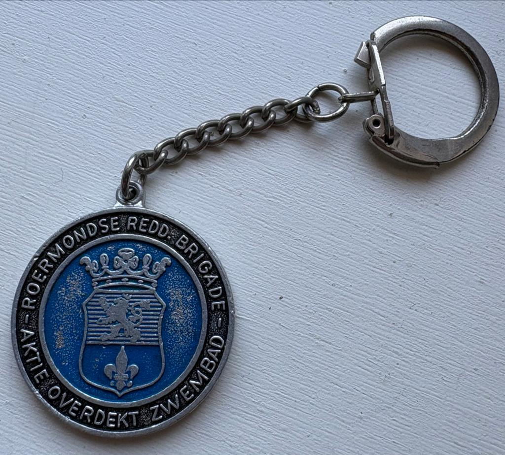 Sleutelhanger Roermondse Reddingsbrigade Zwembad, Verzamelen, Sleutelhangers, Gebruikt, Stad of Land, Verzenden