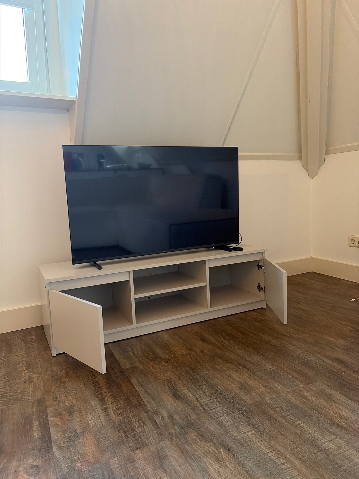 Zo goed als nieuw Tv meubel van Meubella - Snel ophalen!, 150 tot 200 cm, Ophalen of Verzenden, Zo goed als nieuw, Minder dan 100 cm