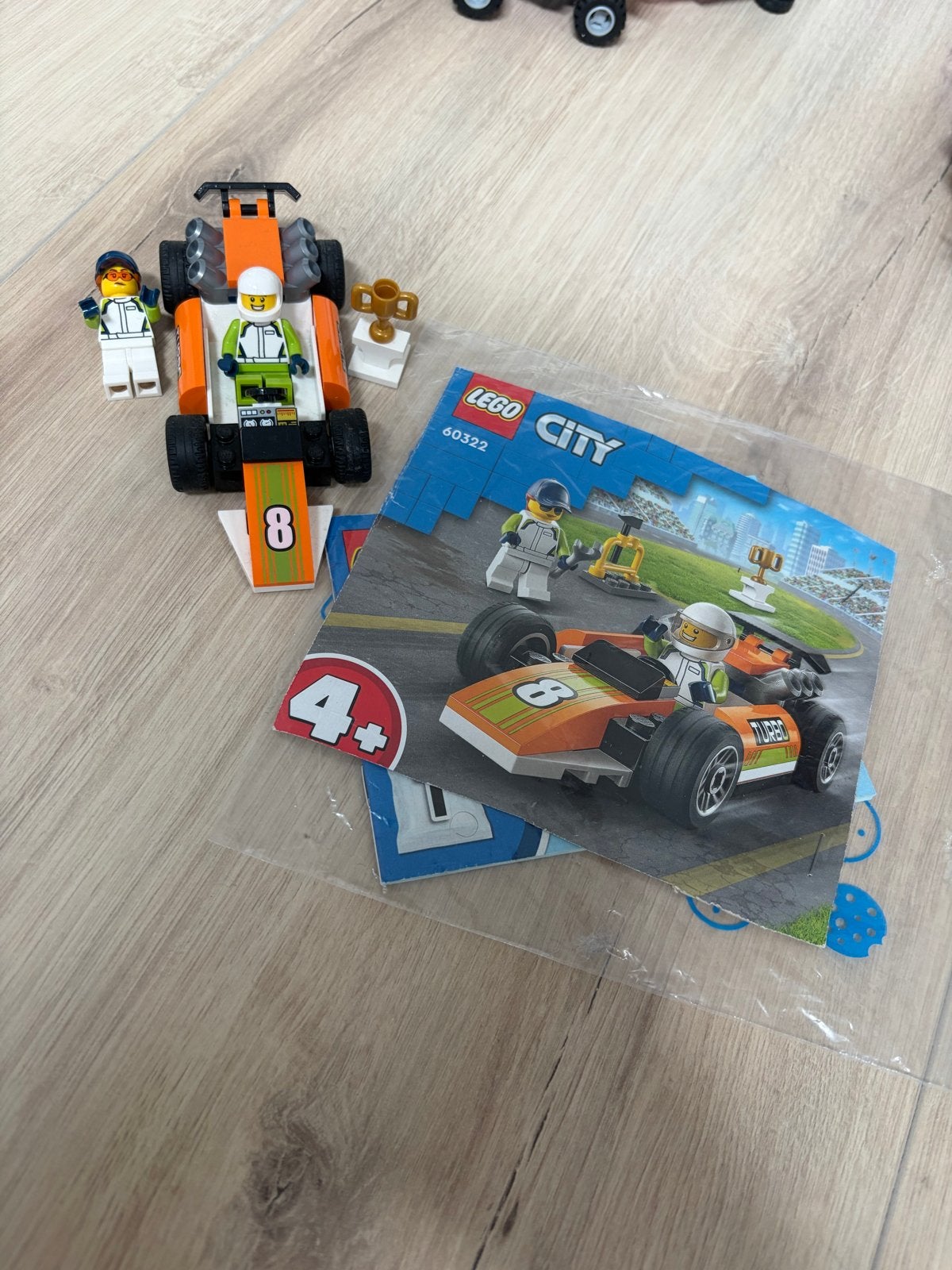 LEGO City Raceauto 60322 met 2 minifiguren en instructieboek, Ophalen, Zo goed als nieuw, Overige merken