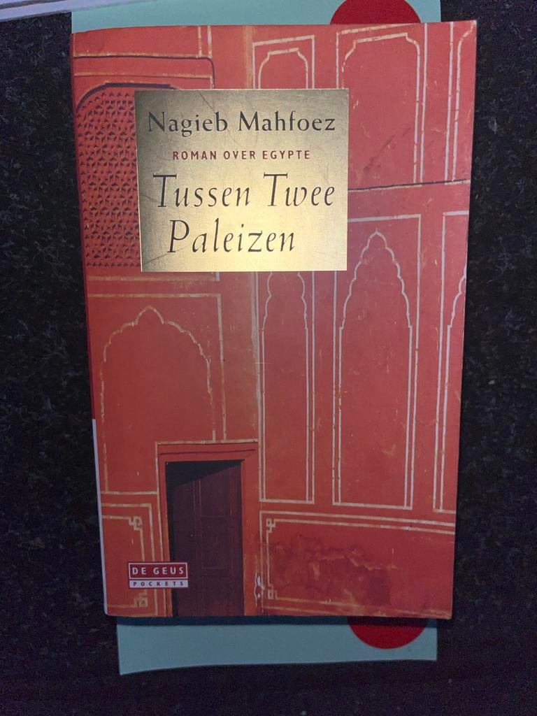 Tussen Twee Paleizen - Nagieb Mahfoez (Roman over Egypte), Boeken, Ophalen of Verzenden, Zo goed als nieuw, Wereld overig