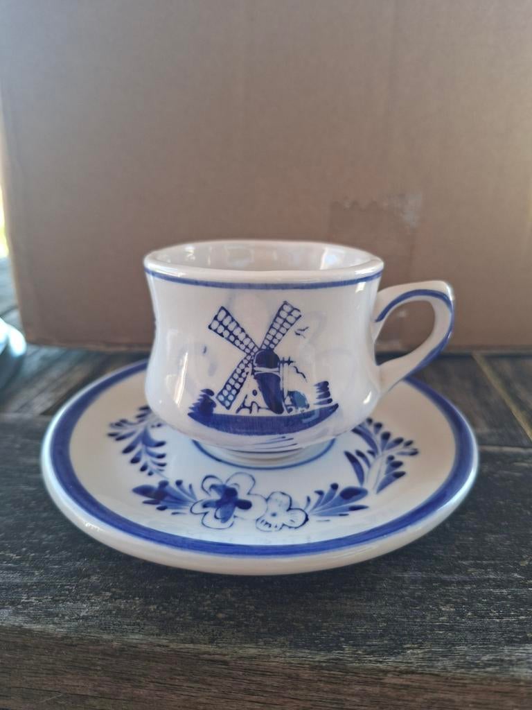 Delfs blauw kop en schotel espresso molen bloem handpaintend, Antiek en Kunst, Antiek | Servies los, Ophalen of Verzenden