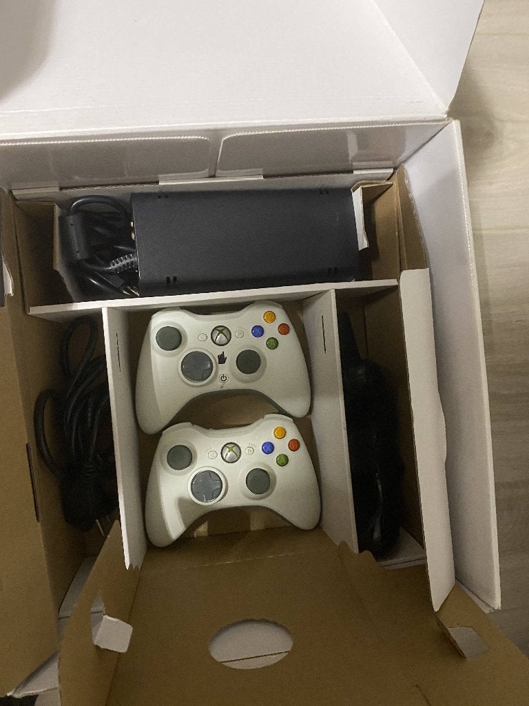 Xbox 360 + Kinect + Accessoires, Ophalen, Met kinect, 360 E, Zo goed als nieuw