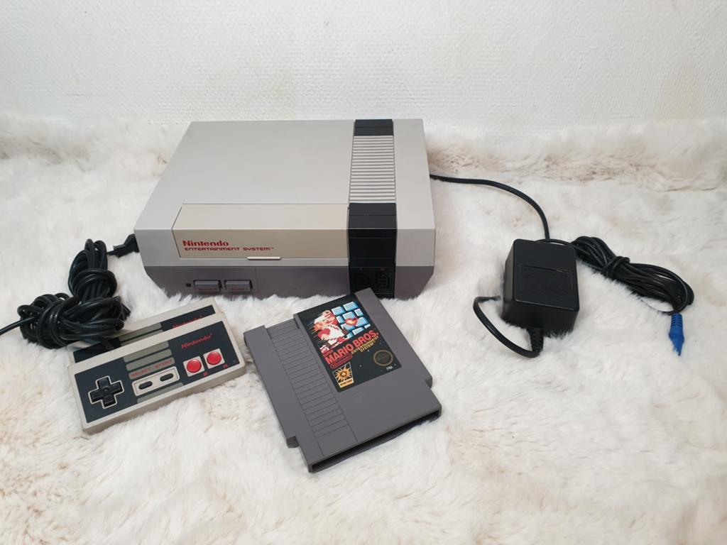Te koop goede Nintendo nes met mario compleet, Spelcomputers en Games, Spelcomputers | Nintendo NES, Ophalen of Verzenden, Zo goed als nieuw