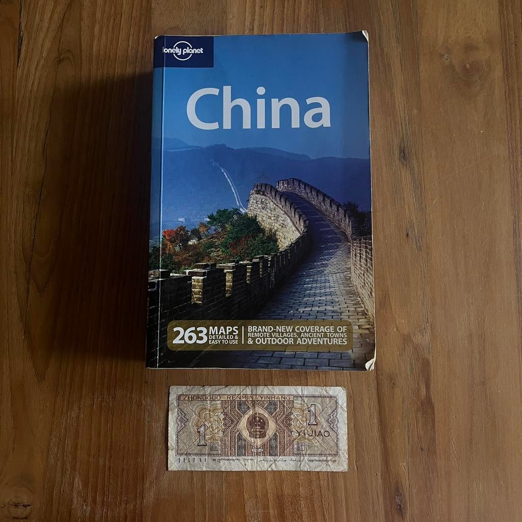 Lonely planet -China met chinees biljet erbij-2009, Lonely Planet, Ophalen of Verzenden, Zo goed als nieuw, Reisgids of -boek