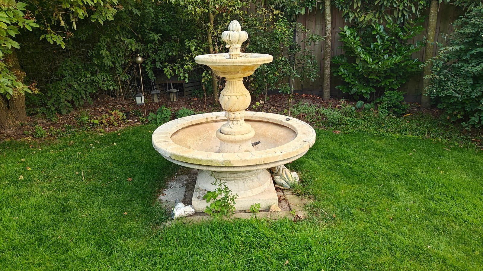 Grote stenen fontein - 140cm diameter, 155cm hoog, Tuin en Terras, Waterpartijen en Fonteinen, Ophalen, Gebruikt, Beton, Fontein