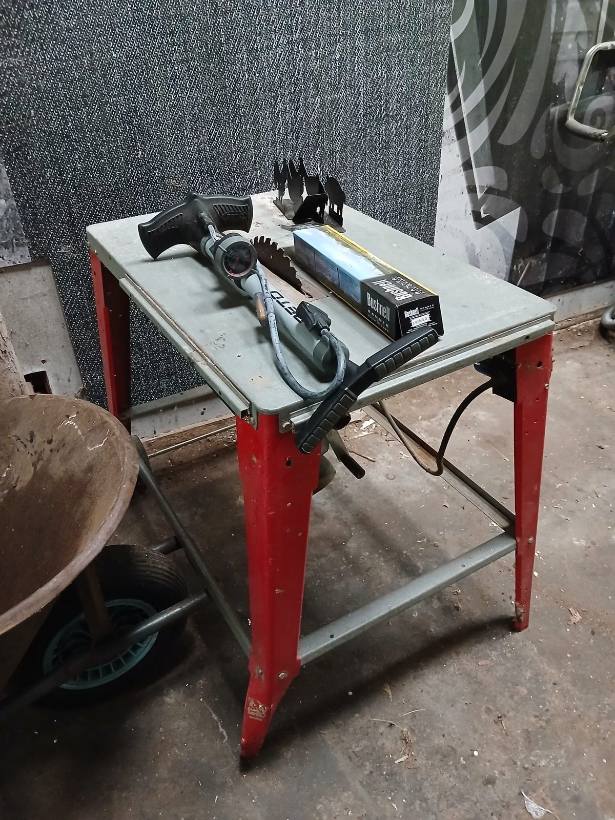 TE KOOP ZAAGTAFEL, Ophalen, Cirkelzaag, Zo goed als nieuw, 30 tot 70 mm