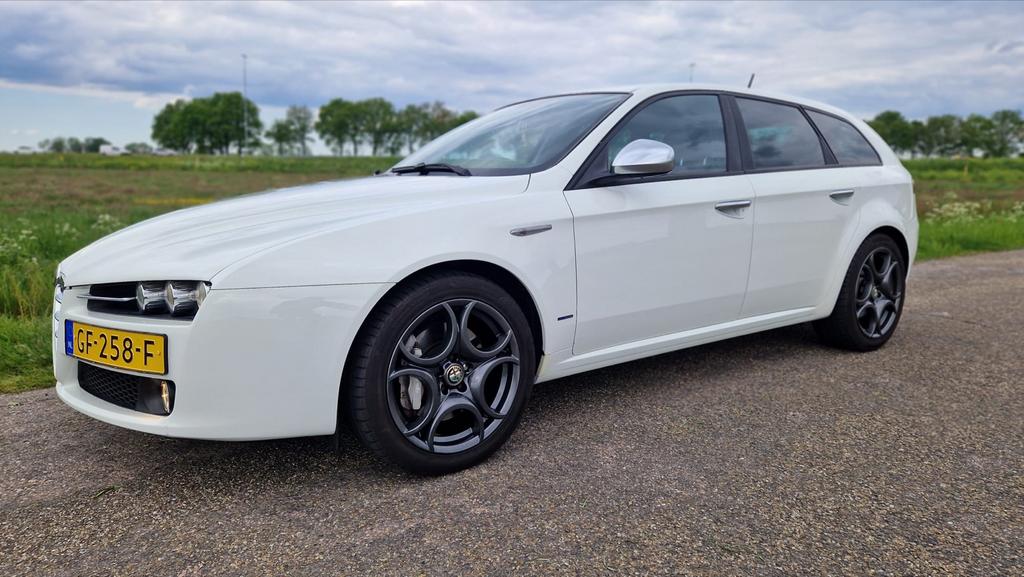 Alfa Romeo 159 1.750 TBi  200PK 2009 Wit, Voorwielaandrijving, Euro 5, Stof, Zwart