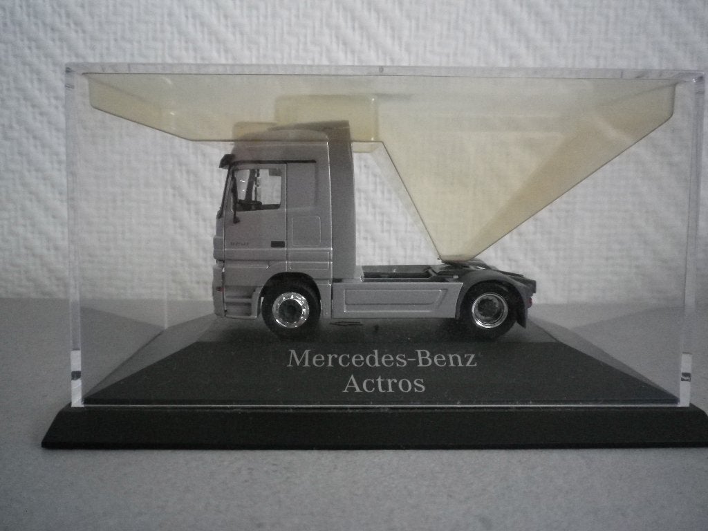 Herpa Mercedes Actros mp 2 trekker grijs in Pc box, Hobby en Vrije tijd, Modelauto's | 1:87, Ophalen of Verzenden, Zo goed als nieuw