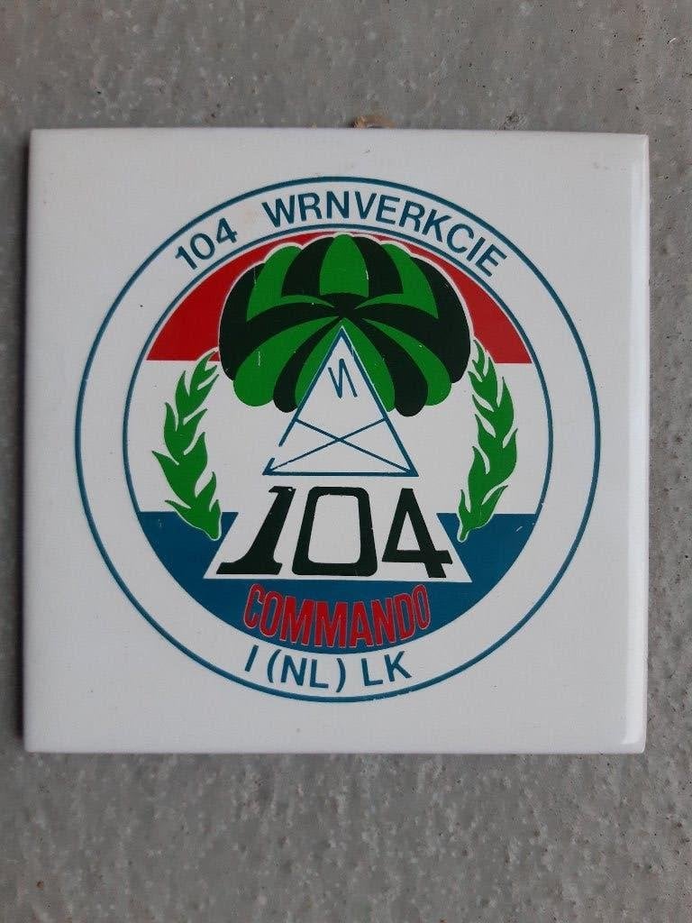 Korps Commando Troepen 104 WRNVERKCIE, Verzenden, Landmacht, Nederland, Embleem of Badge