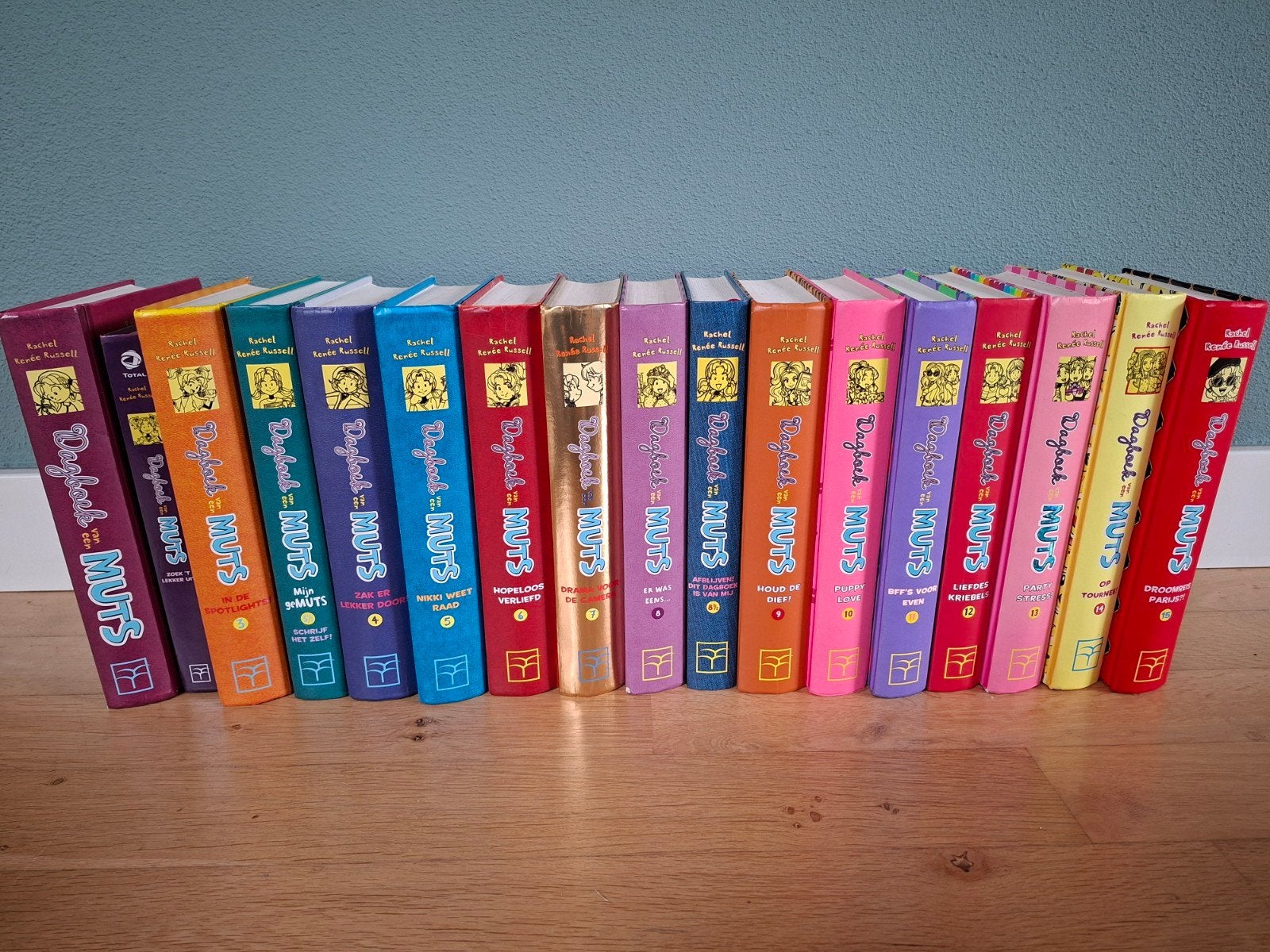 Dagboek van een Muts boekenreeks - Complete set 17 boeken, Boeken, Ophalen of Verzenden, Zo goed als nieuw, Rachel Renée Russell