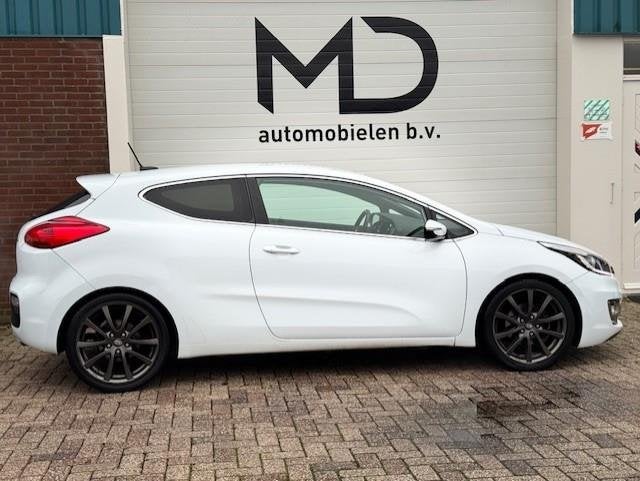 Kia Pro_cee'd 1.6 GDI BusinessLine - LED - Navi - Cruise-NAP, Auto's, Voorwielaandrijving, Gebruikt, 4 cilinders, Wit