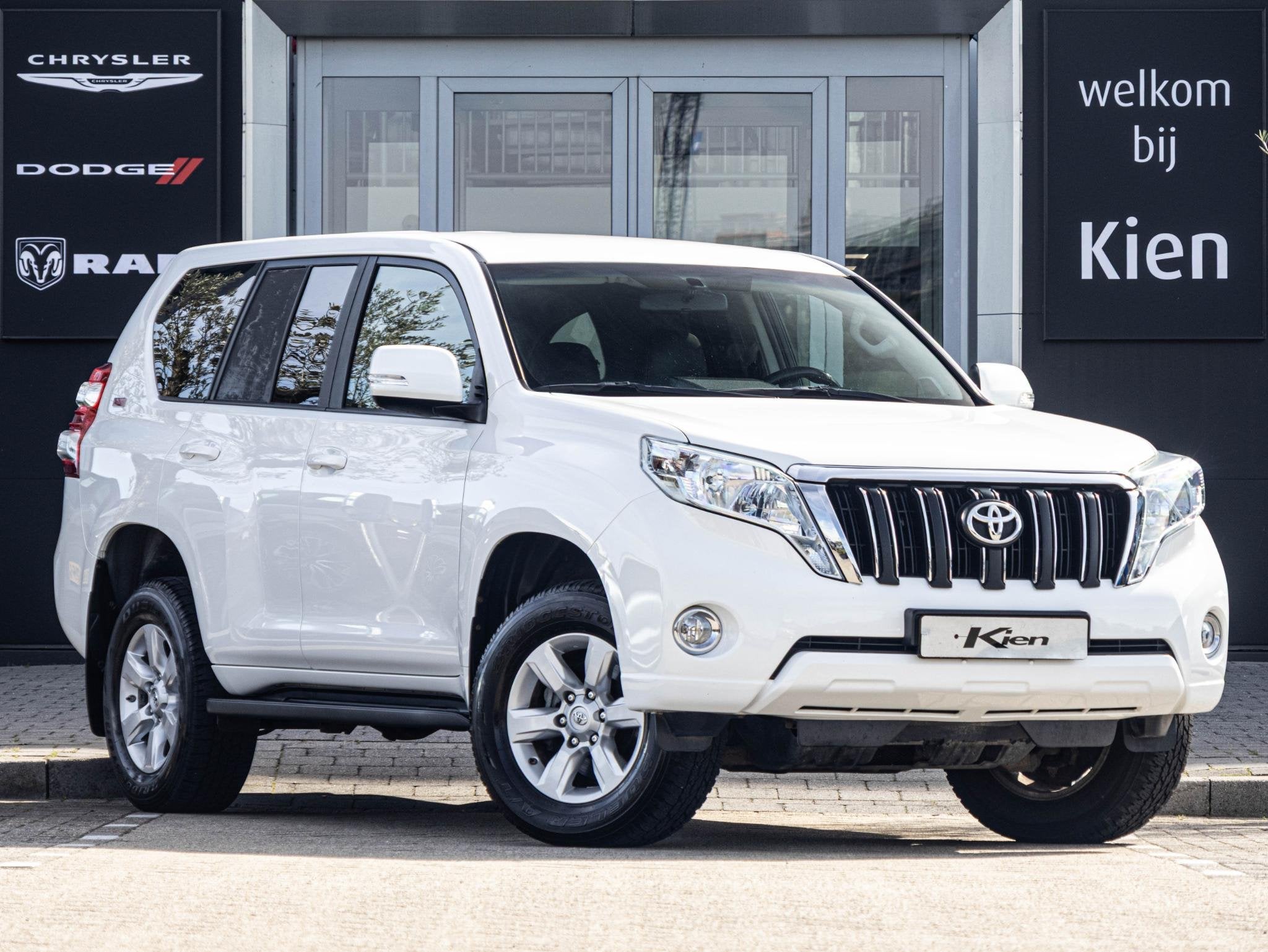 Toyota Land Cruiser 2.8 D-4D-F Challenger Blind Van | Cruise, Auto's, Automaat, Gebruikt, Euro 6, 4 cilinders