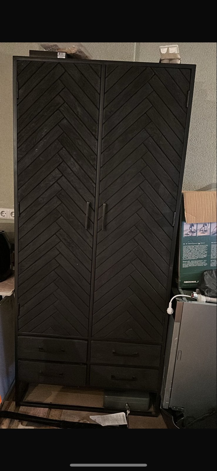 Zwarte kast met visgraatmotief en lades. Mango hout, Huis en Inrichting, Kasten | Boekenkasten, Ophalen, Gebruikt, 50 tot 100 cm