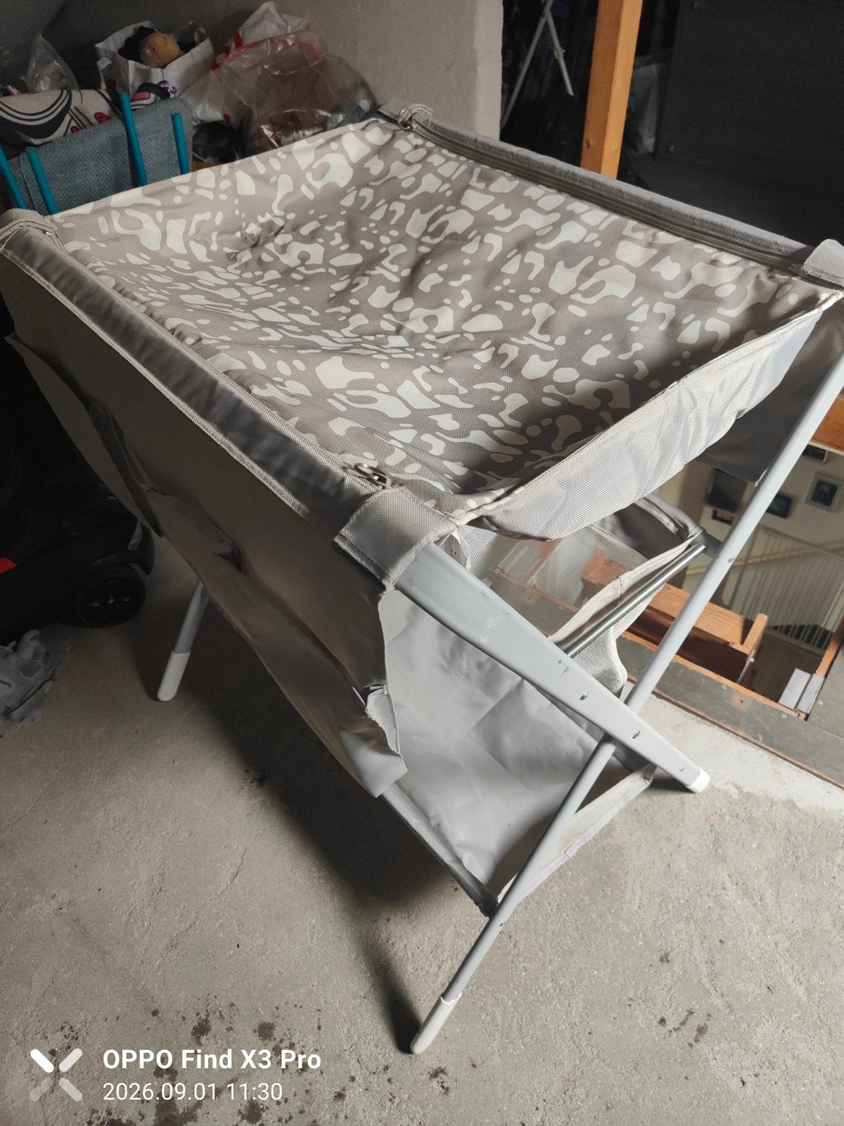 Ikea inklapbare aankleedtafel met opbergruimte., Kinderen en Baby's, Overige merken, Overige typen, Ophalen of Verzenden, Zo goed als nieuw