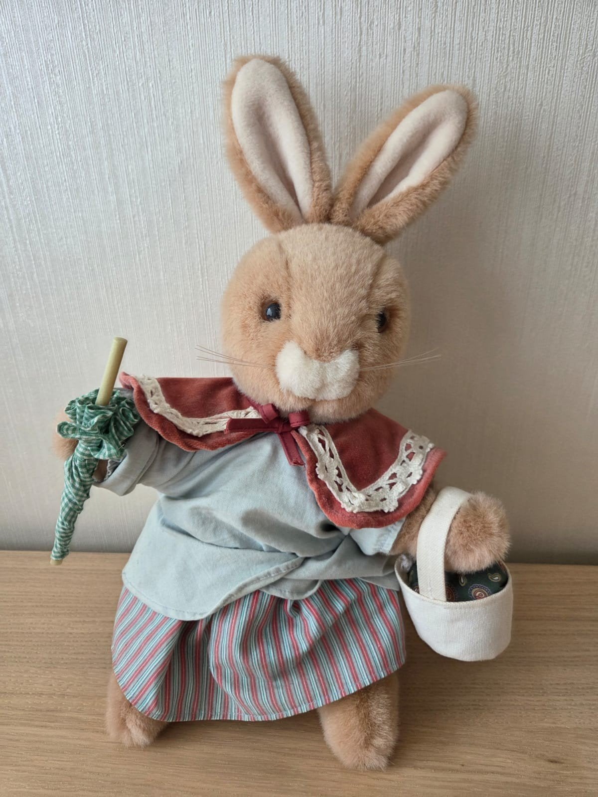 Mrs. Rabbit knuffel - Moeder van Peter Rabbit - 40 cm, Overige merken, Overige karakters, Konijn, Ophalen of Verzenden