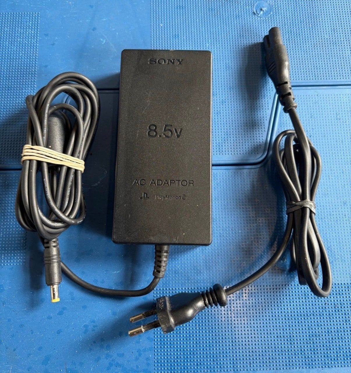Sony PlayStation 2 slim AC Adapter 8.5V (SCPH-70100), Spelcomputers en Games, Voeding, Oplader of Kabel, Gebruikt, Geen, Ophalen of Verzenden