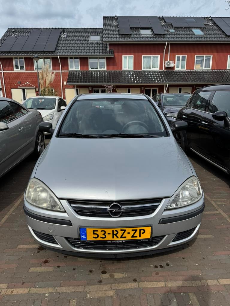 Nette Opel Corsa C – 2005 – Rijdt perfect – APK 08/2026, Voorwielaandrijving, 450 kg, 31 €/maand, 4 cilinders