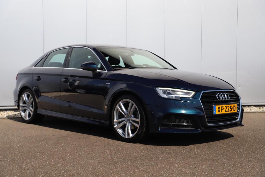 Audi A3 Limousine 35 TFSI CoD Sport S Line Edition Automaat, Auto's, Audi, 4 cilinders, Blauw, Leder en Stof, Origineel Nederlands