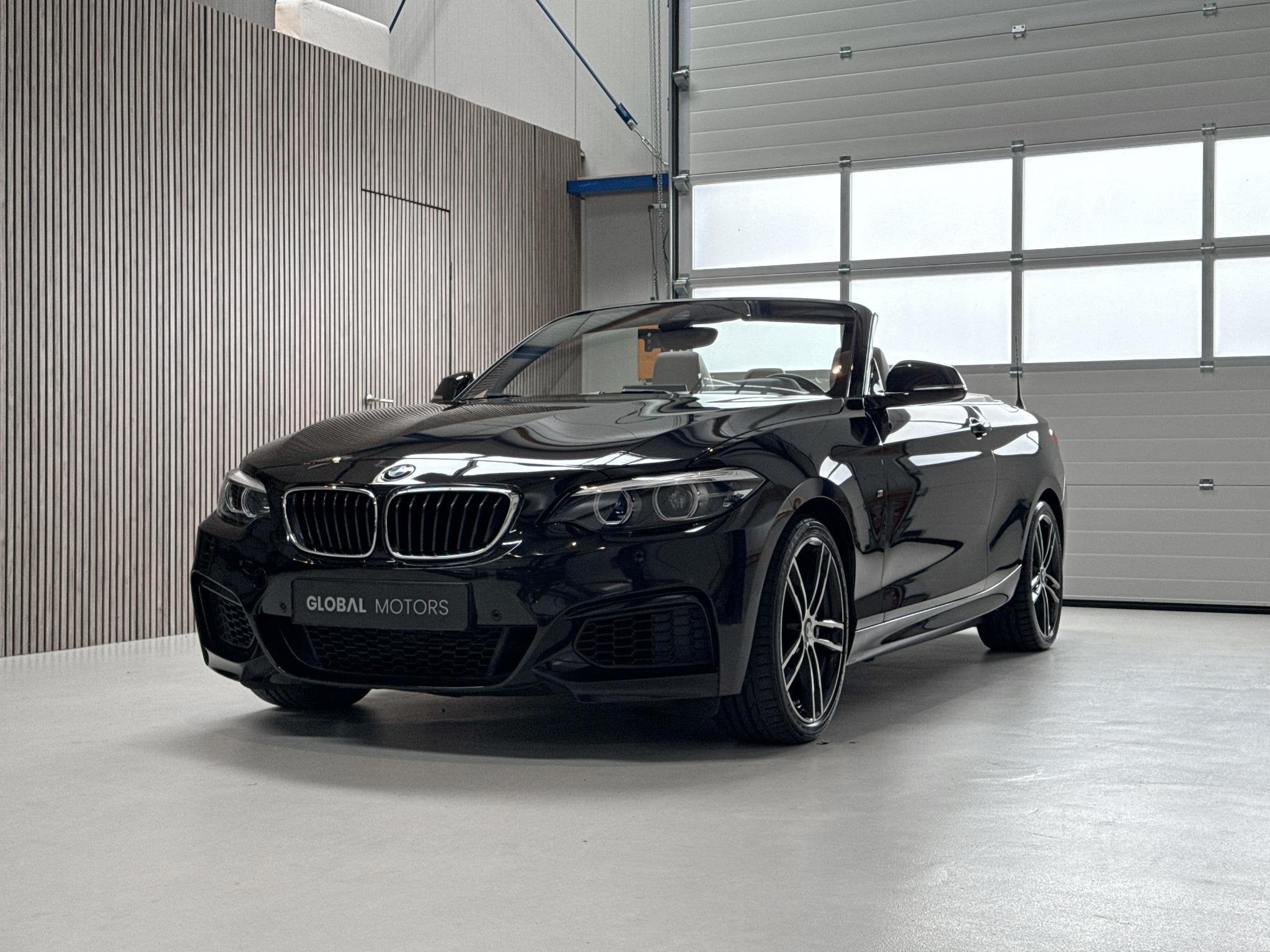 BMW 2-serie Cabrio 218i High Executive M PAKKET - NL AUTO -, Auto's, BMW, Automaat, Gebruikt, Cabriolet, 4 stoelen