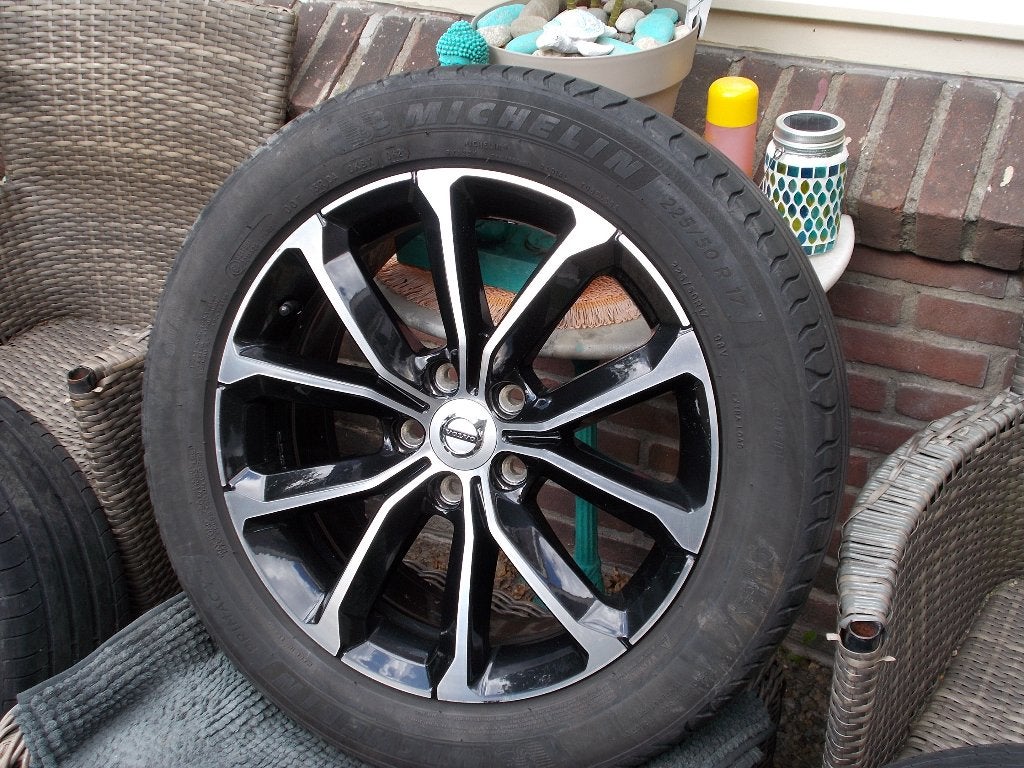 VOLVO 17 INCH VELGEN MET ZOMERBANDEN V60 - S60 - V70, Ophalen, Banden en Velgen, 17 inch, Zomerbanden
