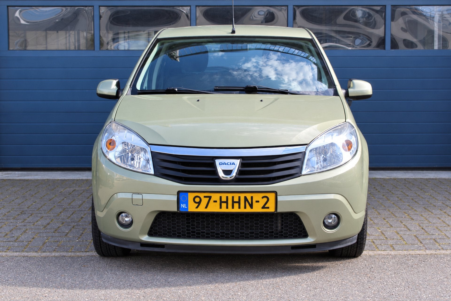 Dacia Sandero 1.6 Lauréate Airconditioning, Electr Pakket,, Auto's, Voorwielaandrijving, 1011 kg, 4 cilinders, Beige