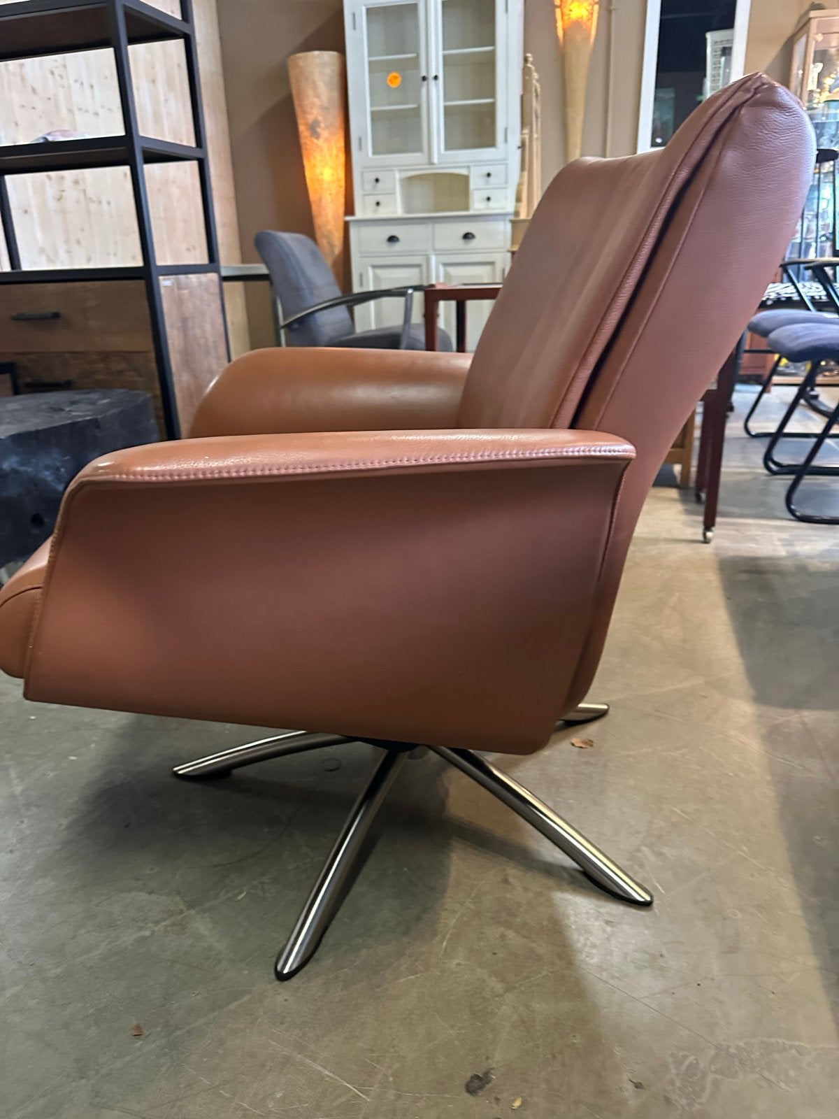 fauteuil - Cognac kleur - Draaibaar, C, Leer, Ophalen of Verzenden, Zo goed als nieuw