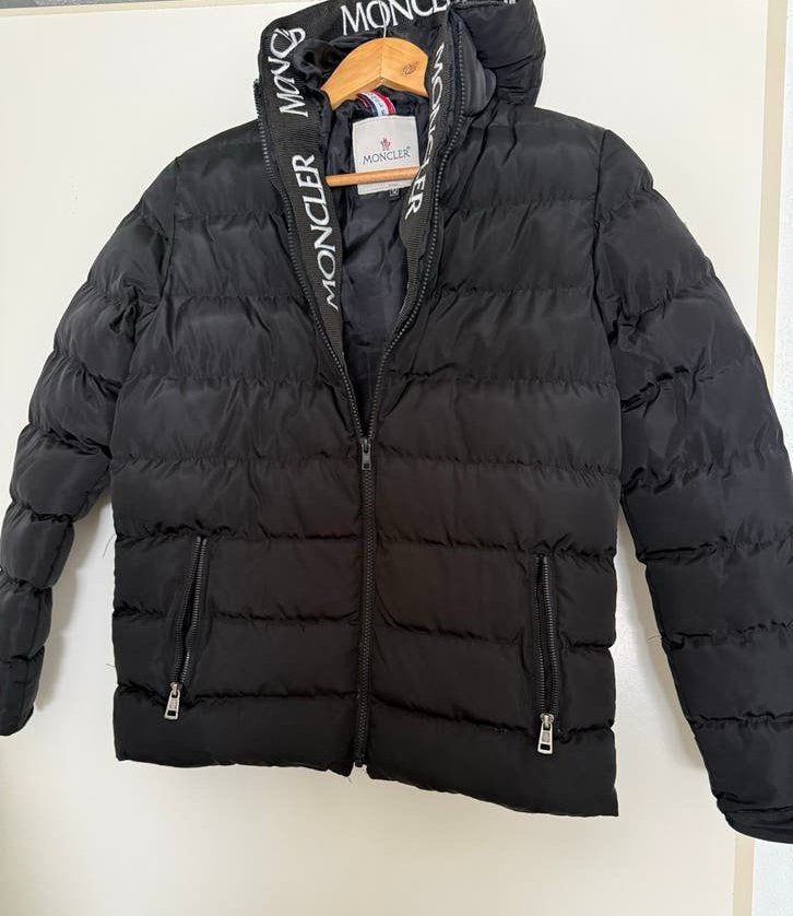Moncler Puffer Jas Zwart - Maat 12 (Kindermaat), Ophalen of Verzenden, Zo goed als nieuw, Maat 46 (S) of kleiner, Zwart