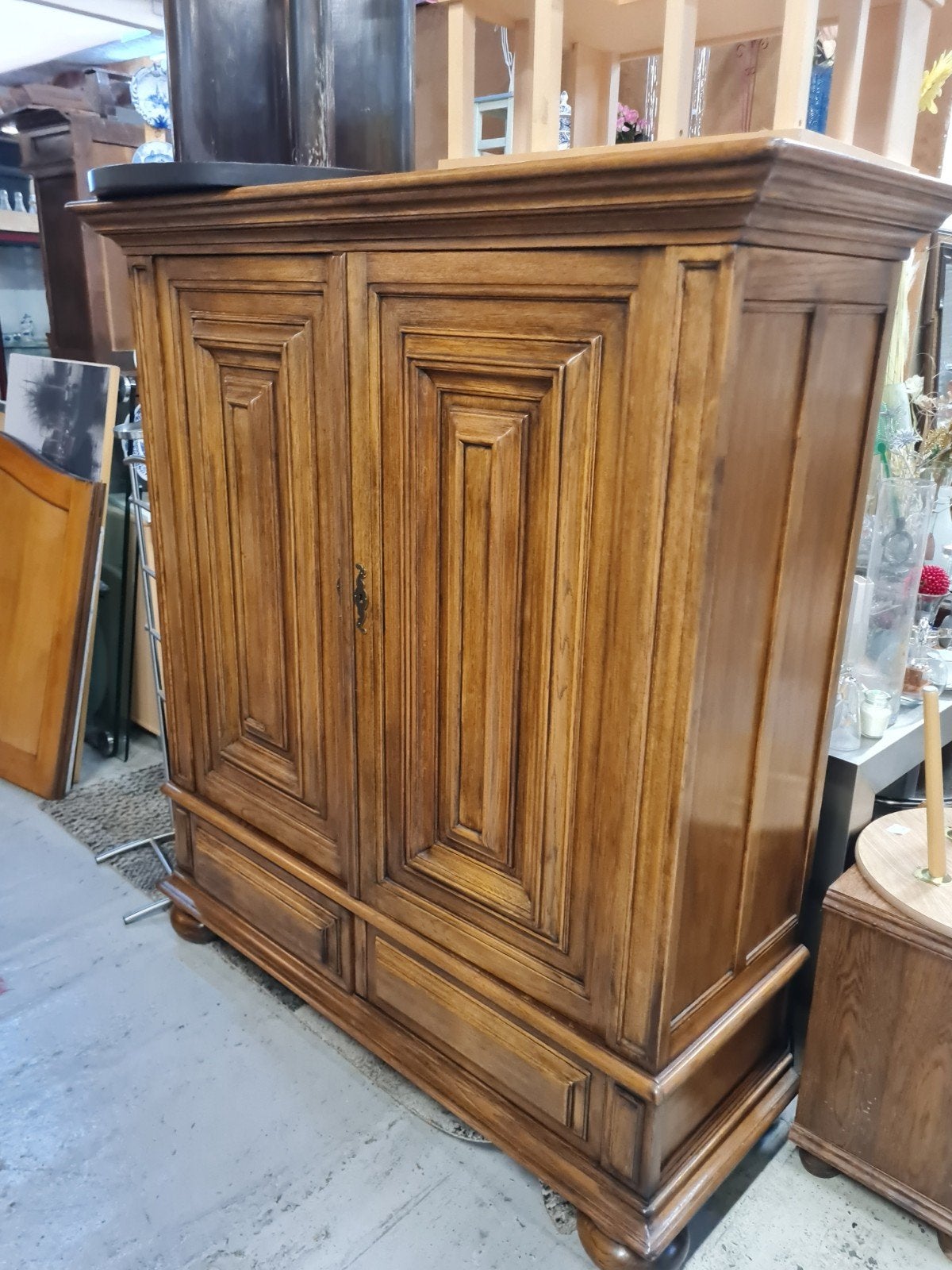 Antieke houten kast met twee deuren en lades, Ophalen of Verzenden