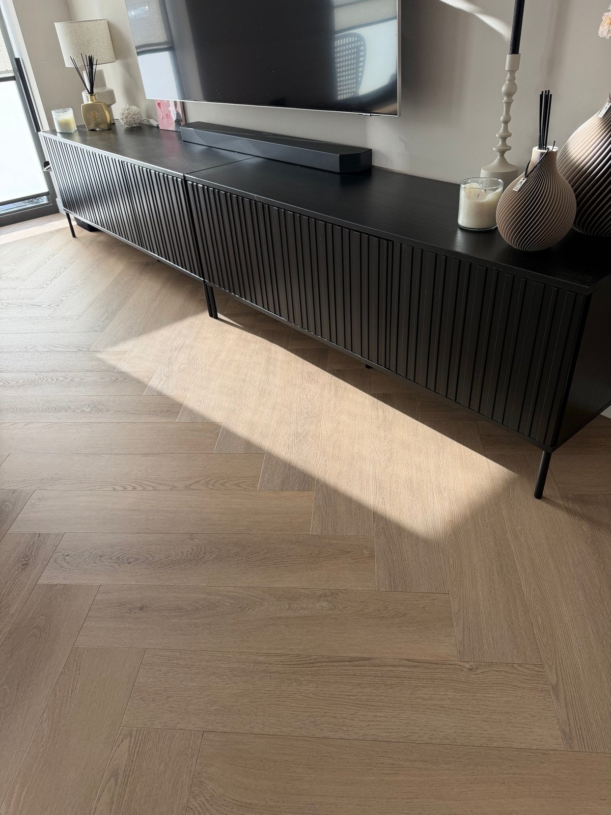 Woood tv meubel Gravure - Zwart houten dressoir, Ophalen, Zo goed als nieuw, 200 cm of meer, Minder dan 100 cm