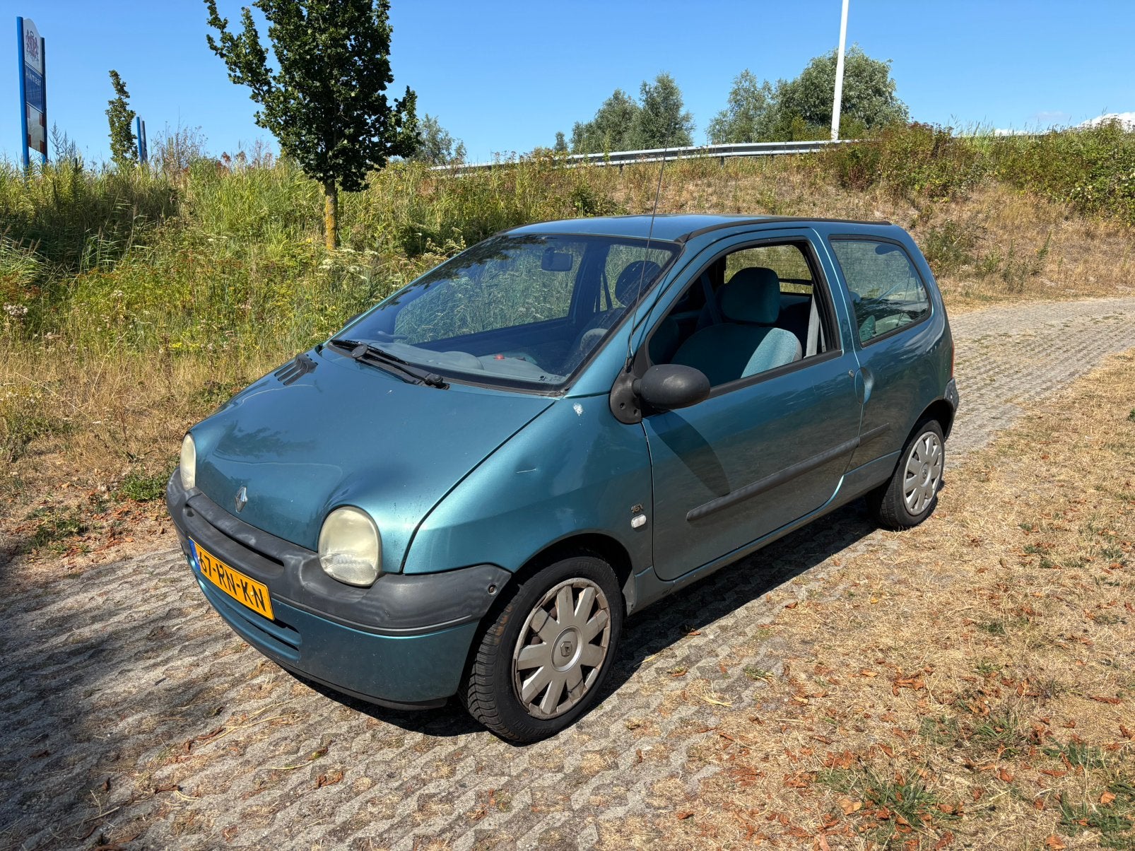 Renault Twingo 1.2 55KW Auth E3 2005 Blauw, Auto's, Voorwielaandrijving, 4 cilinders, Origineel Nederlands, Handgeschakeld
