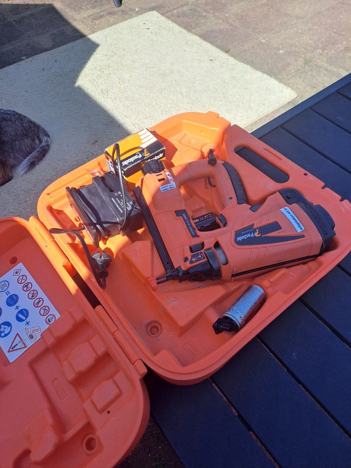 Paslode IM350 F16 tacker met toebehoren, Ophalen of Verzenden, Gebruikt, Tacker/nietmachine, Overige merken