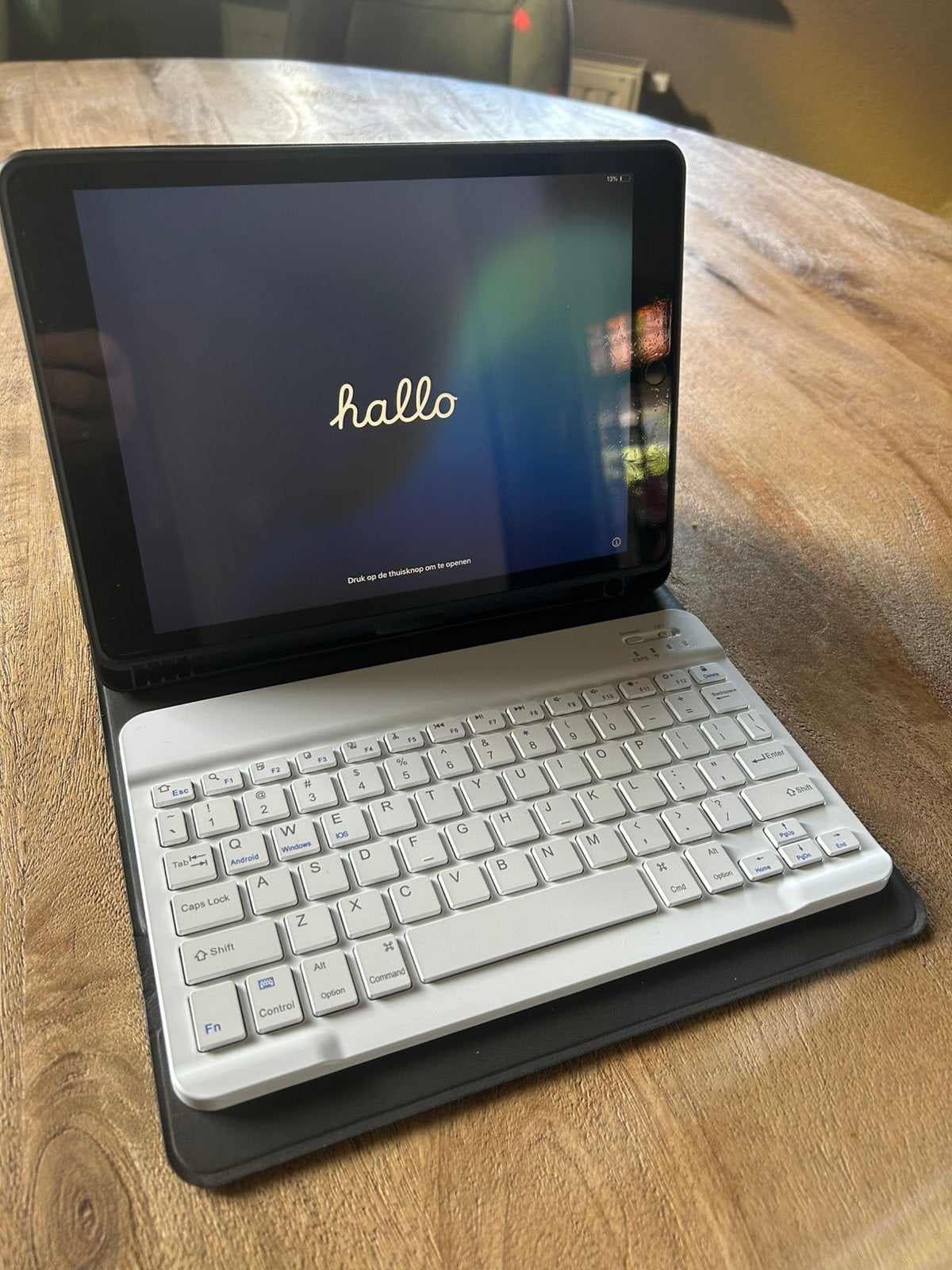 iPad 8e generatie 32GB WiFi + toetsenbordhoes – nette staat, 10 inch, Gebruikt, 32 GB, Apple iPad