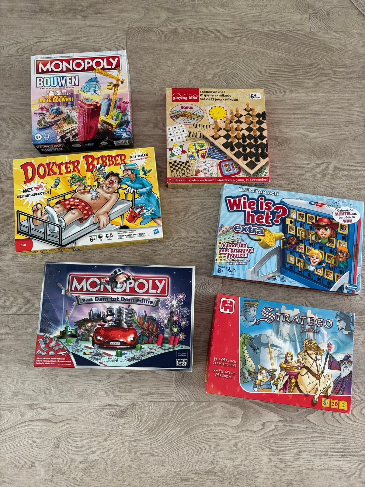Diverse bordspellen: Monopoly, Dokter Bibber, Wie is het?, Ophalen, Zo goed als nieuw