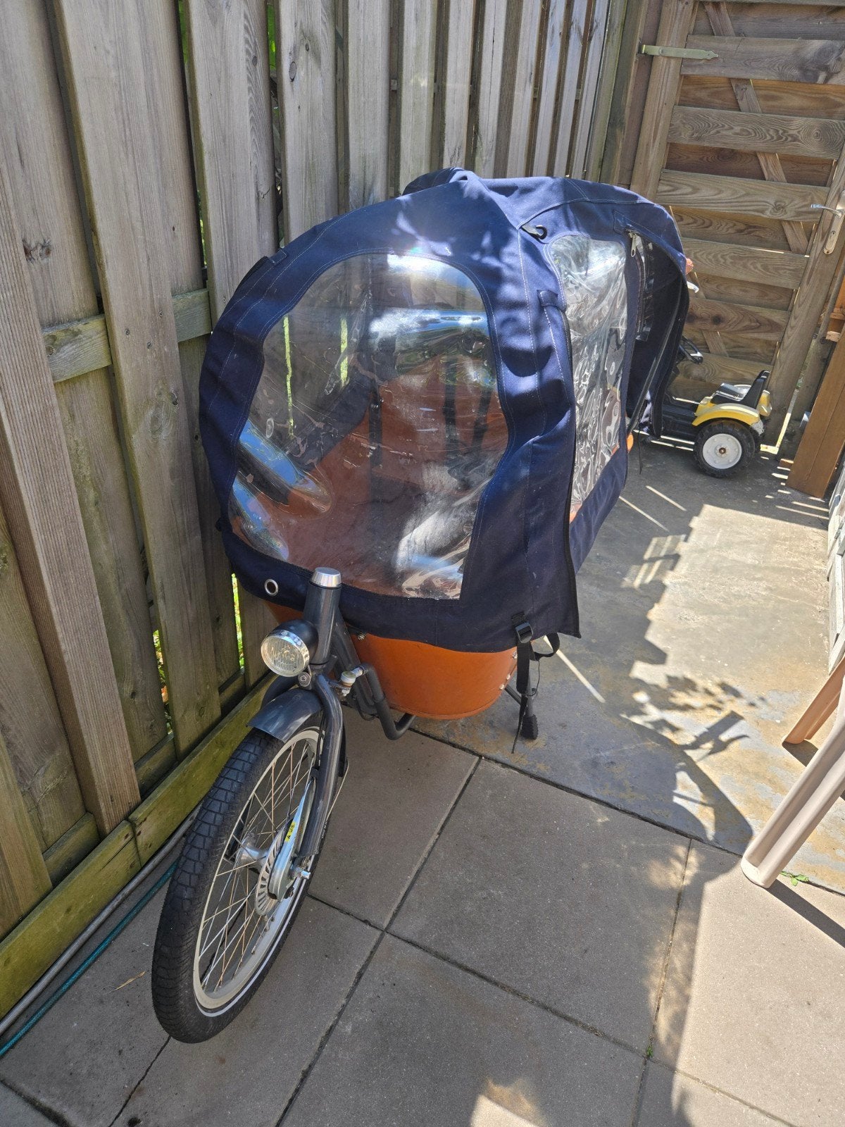 Bakfiets "electrisch", Fietsen en Brommers, Fietsen | Bakfietsen, Ophalen, Gebruikt, 2 kinderen, Huif