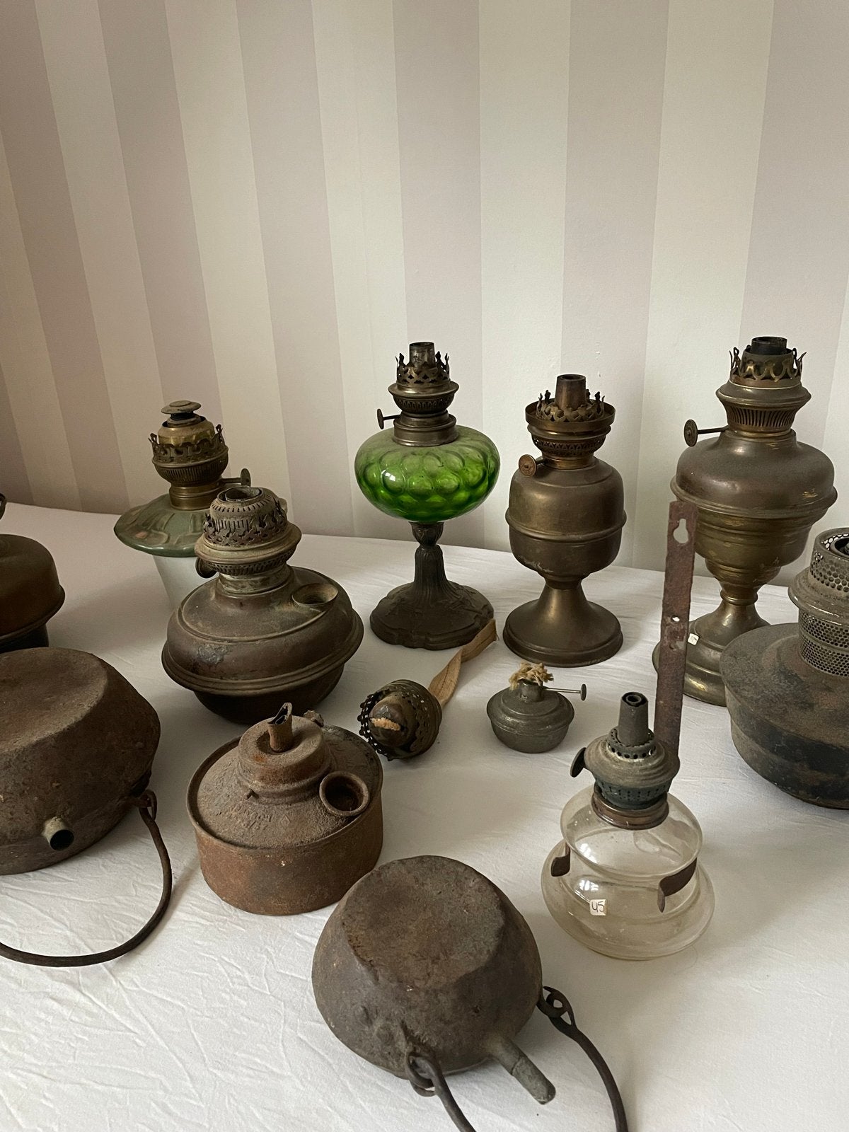 13 Antieke olielampen en branders groene lamp niet leverbaar, Antiek en Kunst, Antiek | Lampen, Ophalen of Verzenden