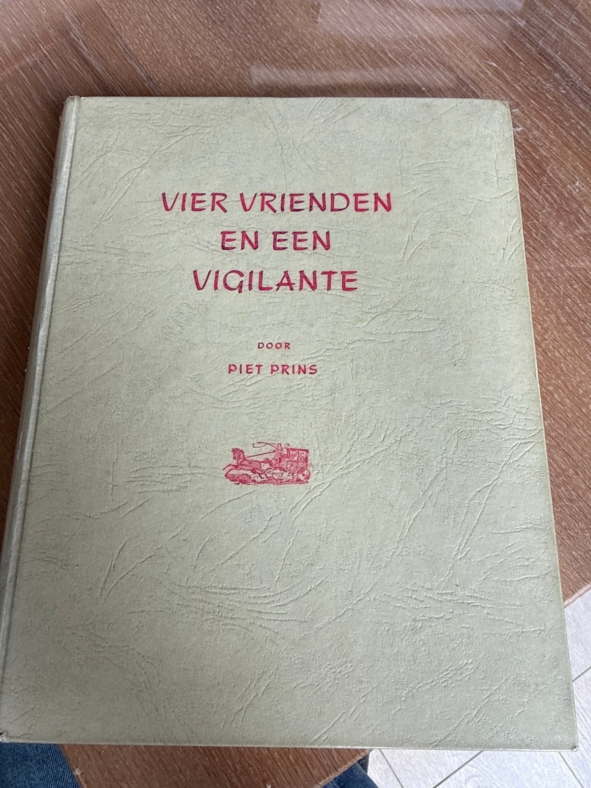 Vier Vrienden en een Vigilante - Piet Prins (Vintage Boek), Boeken, Ophalen of Verzenden, Gelezen, Fictie algemeen